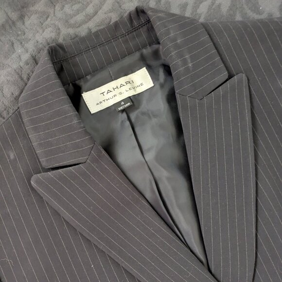 Tahari Women's Gray Striped Pantsuit - Women's Blazer Size 4, Pants Size 2 - Picture 2 of 12
